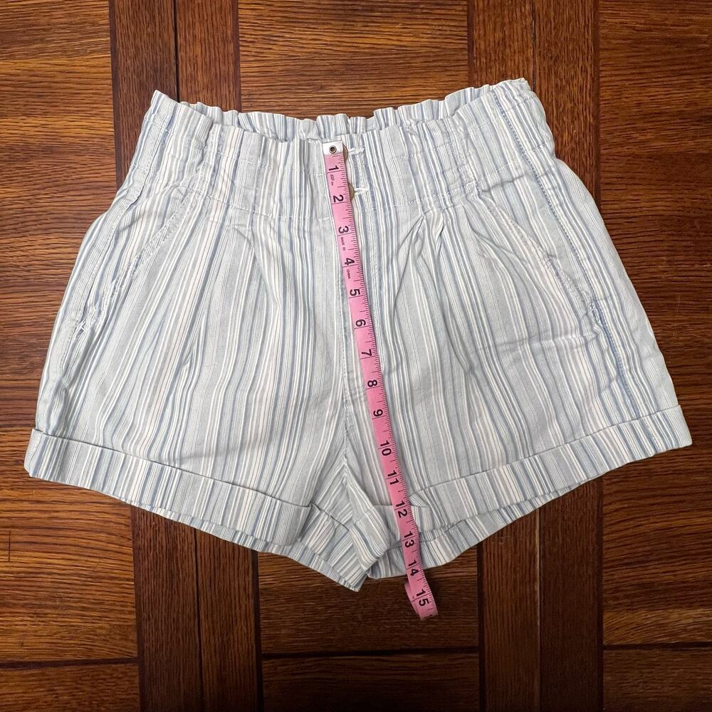 American Eagle AE Striped Mom Shorts Size 6 Light Blue White Ultra High Rise - Picture 8 of 16